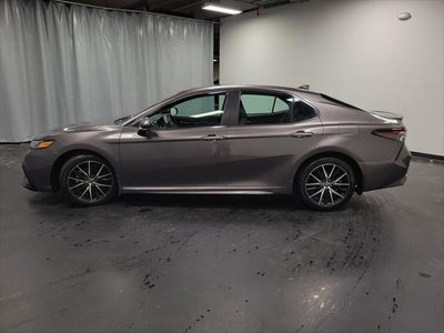 2022 Toyota Camry Hybrid SE