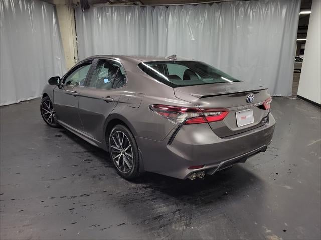 2022 Toyota Camry Hybrid SE