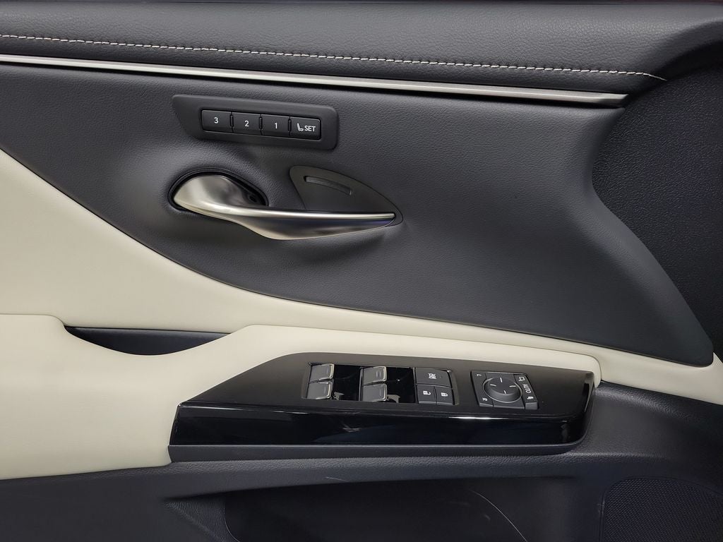 2024 Lexus ES 300h Luxury