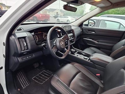 2024 Nissan Pathfinder SL