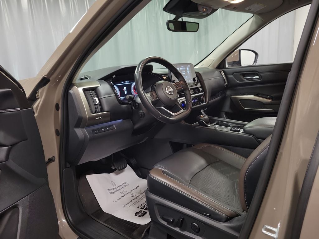 2023 Nissan Pathfinder Platinum