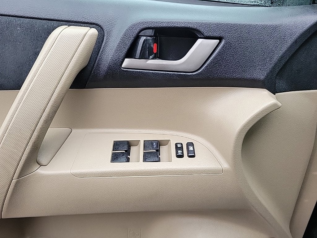 2011 Toyota Highlander Base