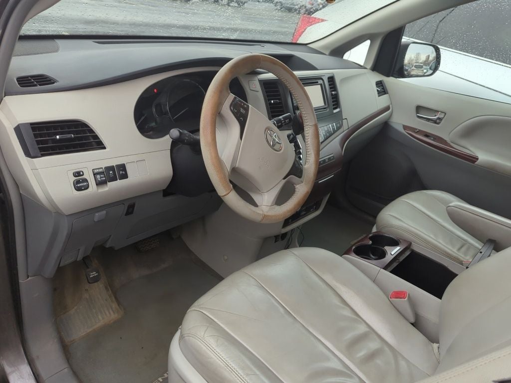 2013 Toyota Sienna XLE 7 Passenger