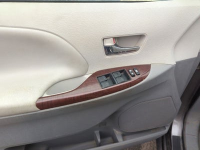 2013 Toyota Sienna XLE 7 Passenger