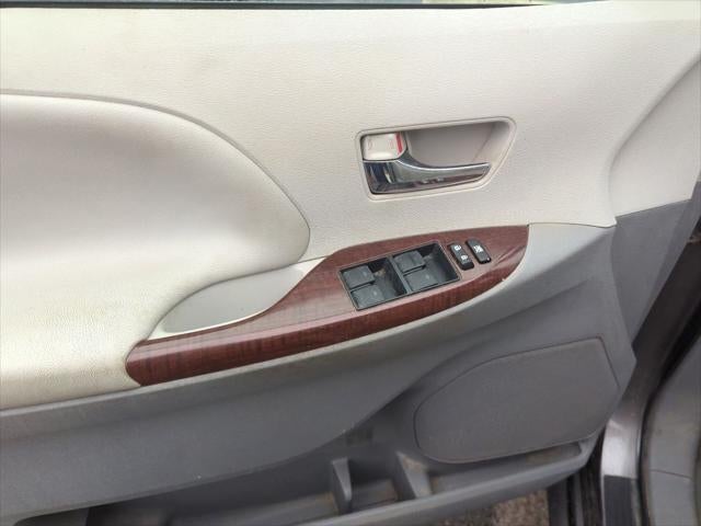 2013 Toyota Sienna XLE 7 Passenger