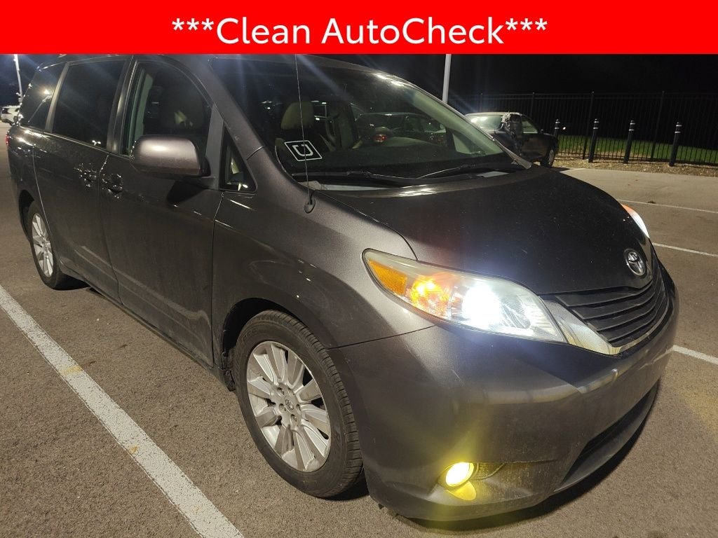 2013 Toyota Sienna XLE 7 Passenger