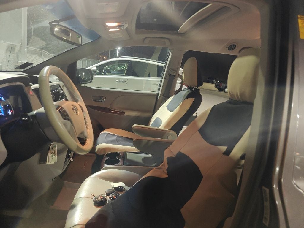 2013 Toyota Sienna XLE 7 Passenger