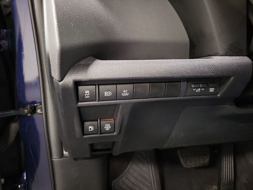 2022 Toyota Sienna XSE 7 Passenger