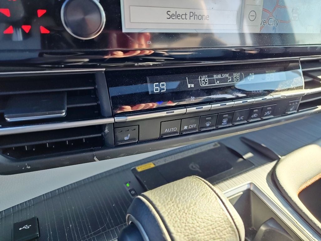 2023 Toyota Sienna XSE 7 Passenger