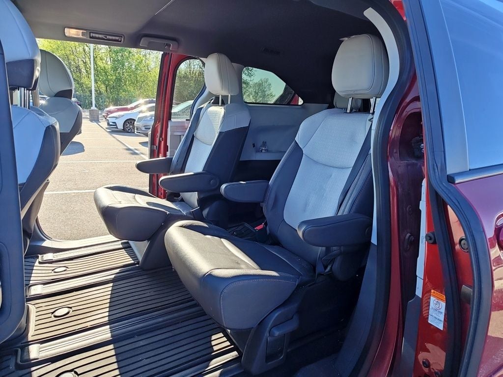 2023 Toyota Sienna XSE 7 Passenger