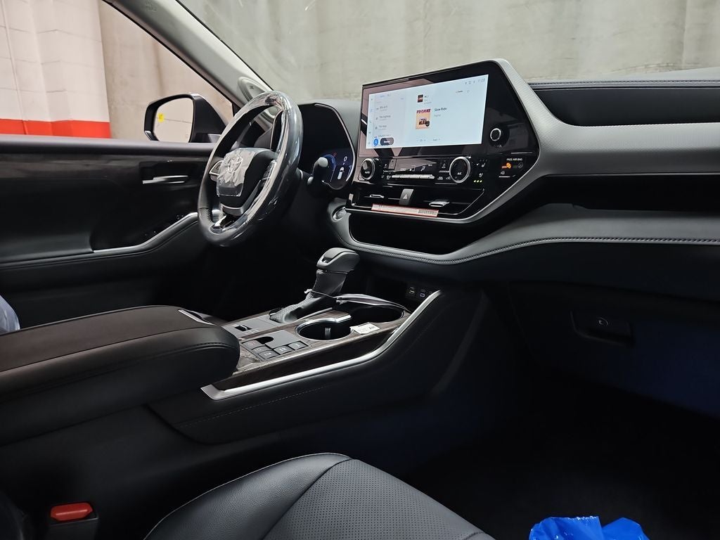 2026 Toyota Highlander Hybrid Platinum