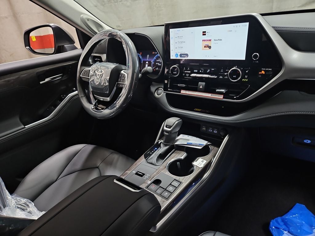 2026 Toyota Highlander Hybrid Platinum