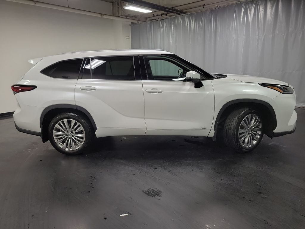 2026 Toyota Highlander Hybrid Platinum