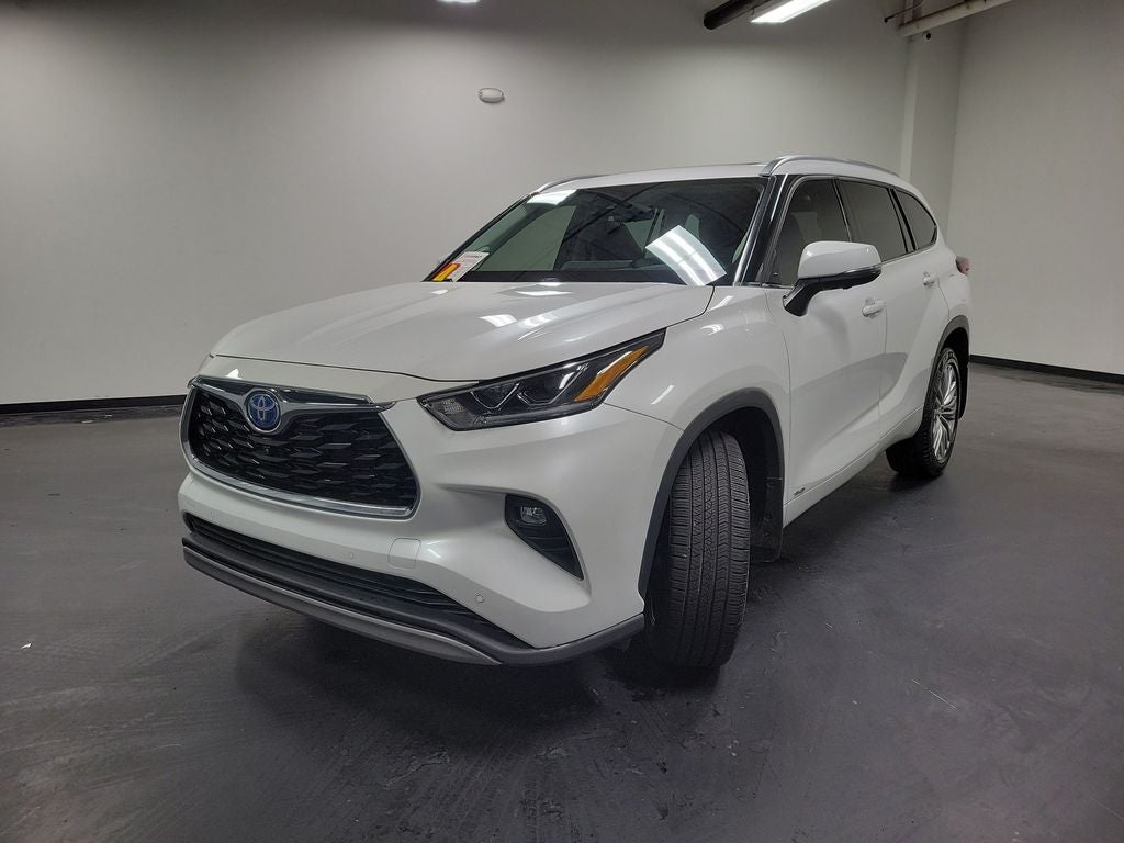 2023 Toyota Highlander Hybrid Platinum