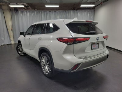 2023 Toyota Highlander Hybrid Platinum