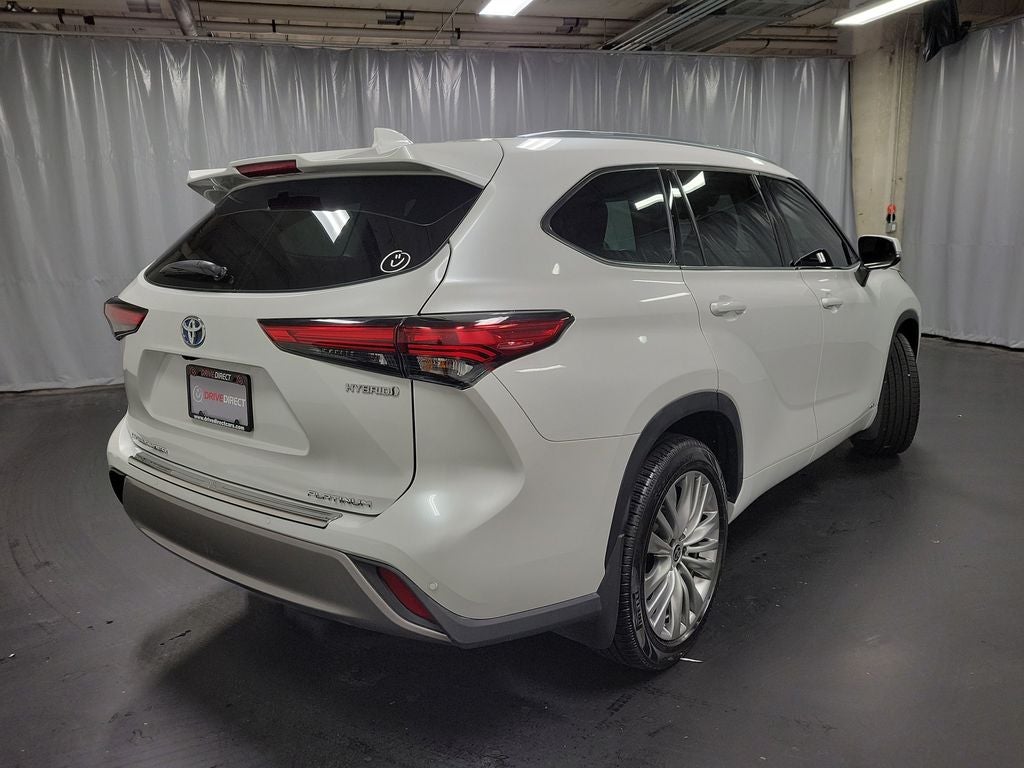 2023 Toyota Highlander Hybrid Platinum