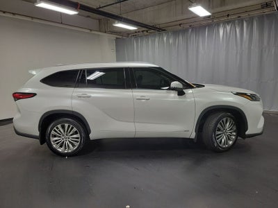 2023 Toyota Highlander Hybrid Platinum