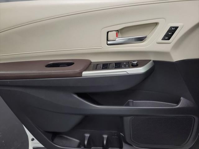 2024 Toyota Sienna Platinum 7 Passenger