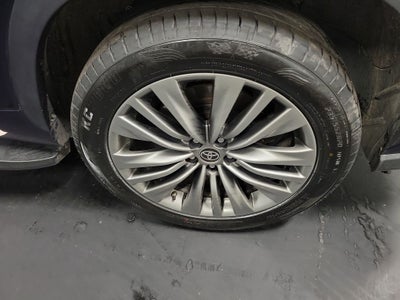 2022 Toyota Highlander Hybrid Platinum