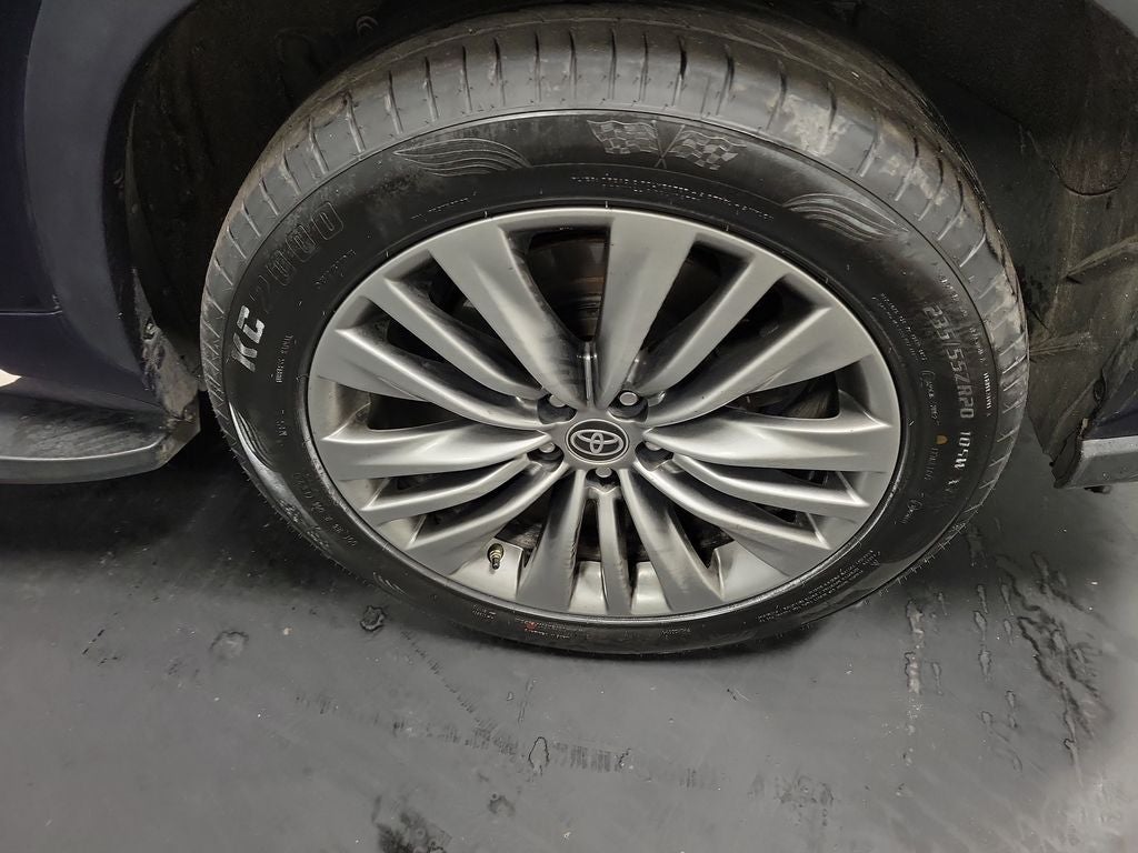 2022 Toyota Highlander Hybrid Platinum