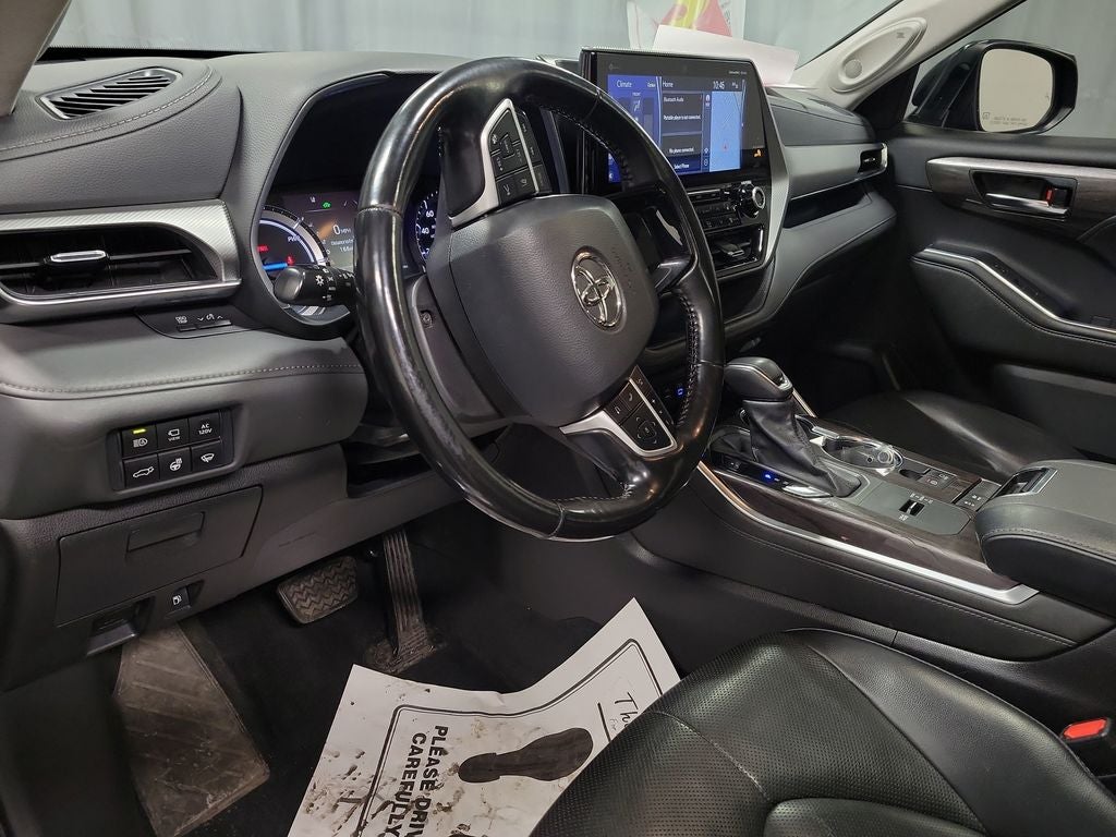 2022 Toyota Highlander Hybrid Platinum