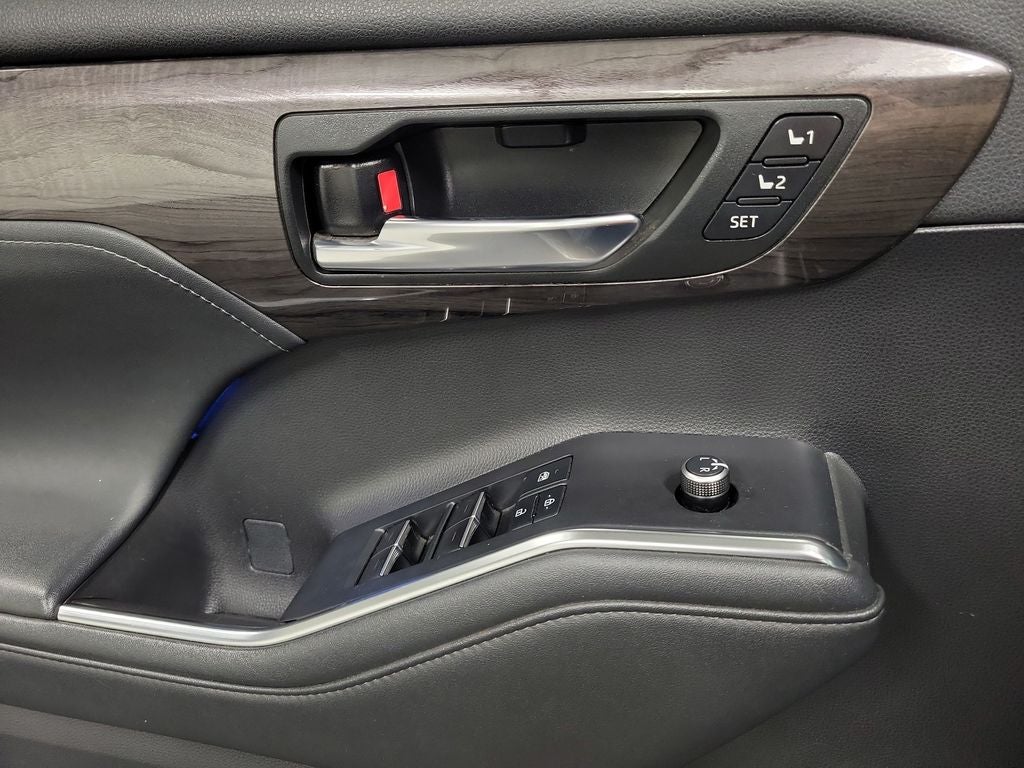 2022 Toyota Highlander Hybrid Platinum