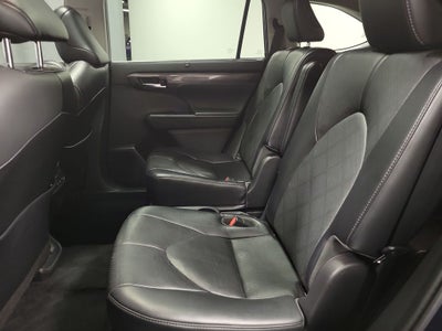 2022 Toyota Highlander Hybrid Platinum