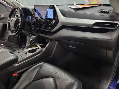 2022 Toyota Highlander Hybrid Platinum