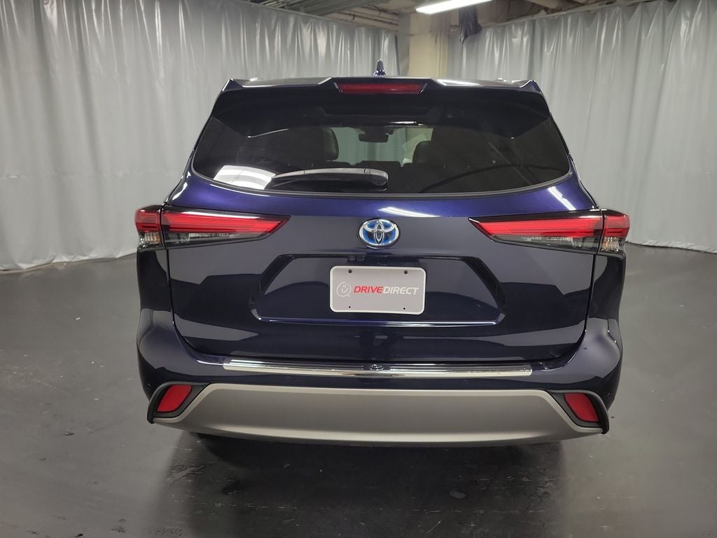 2022 Toyota Highlander Hybrid Platinum