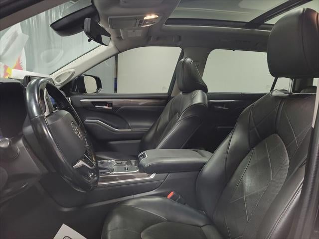 2022 Toyota Highlander Hybrid Platinum