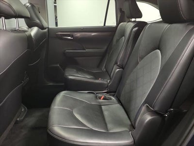 2022 Toyota Highlander Hybrid Platinum