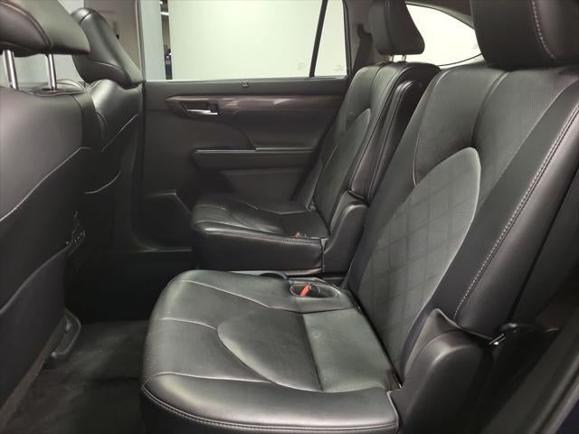 2022 Toyota Highlander Hybrid Platinum