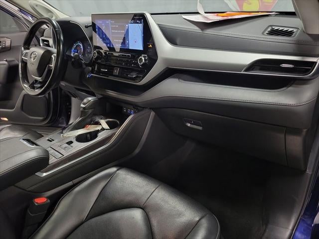 2022 Toyota Highlander Hybrid Platinum
