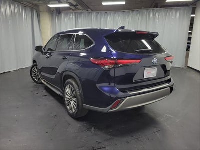 2022 Toyota Highlander Hybrid Platinum