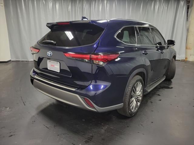 2022 Toyota Highlander Hybrid Platinum