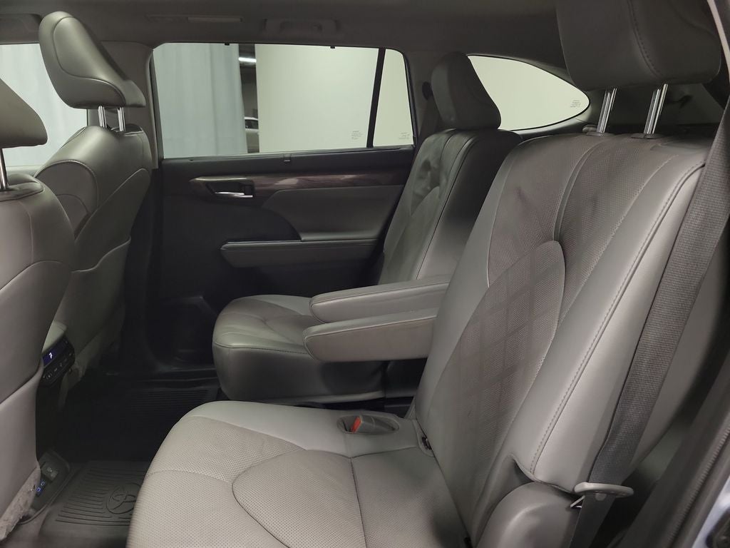 2022 Toyota Highlander Platinum