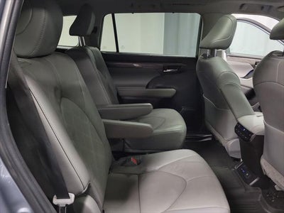 2022 Toyota Highlander Platinum