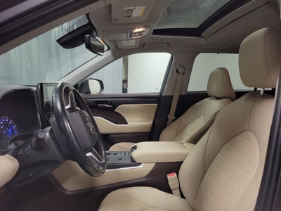 2022 Toyota Highlander Hybrid XLE
