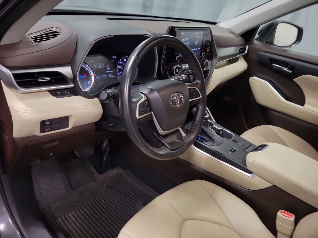 2022 Toyota Highlander Hybrid XLE
