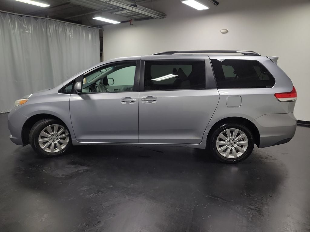 2014 Toyota Sienna LE 7 Passenger