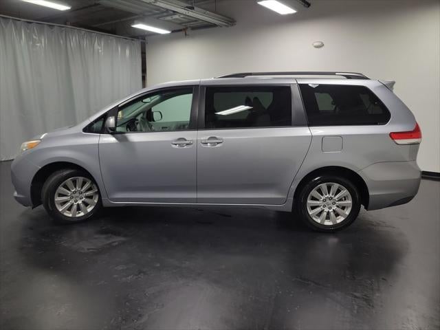 2014 Toyota Sienna LE 7 Passenger