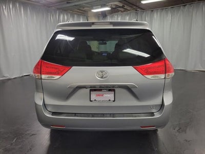 2014 Toyota Sienna LE 7 Passenger