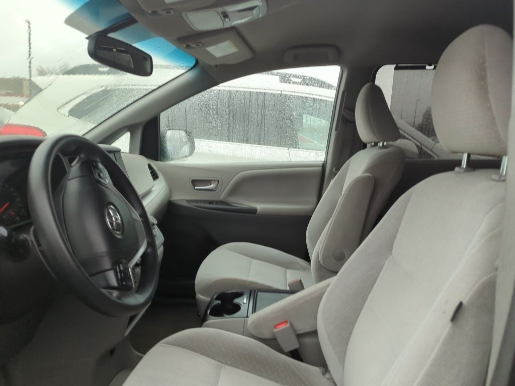 2015 Toyota Sienna LE 7 Passenger