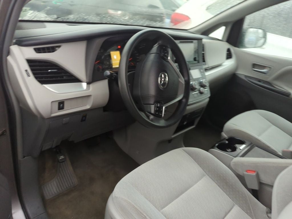 2015 Toyota Sienna LE 7 Passenger