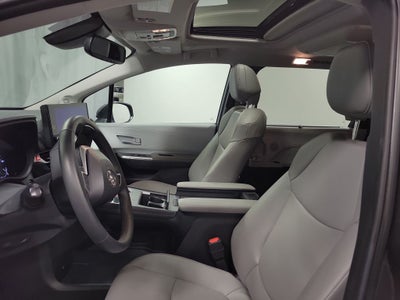 2025 Toyota Sienna XLE 8 Passenger