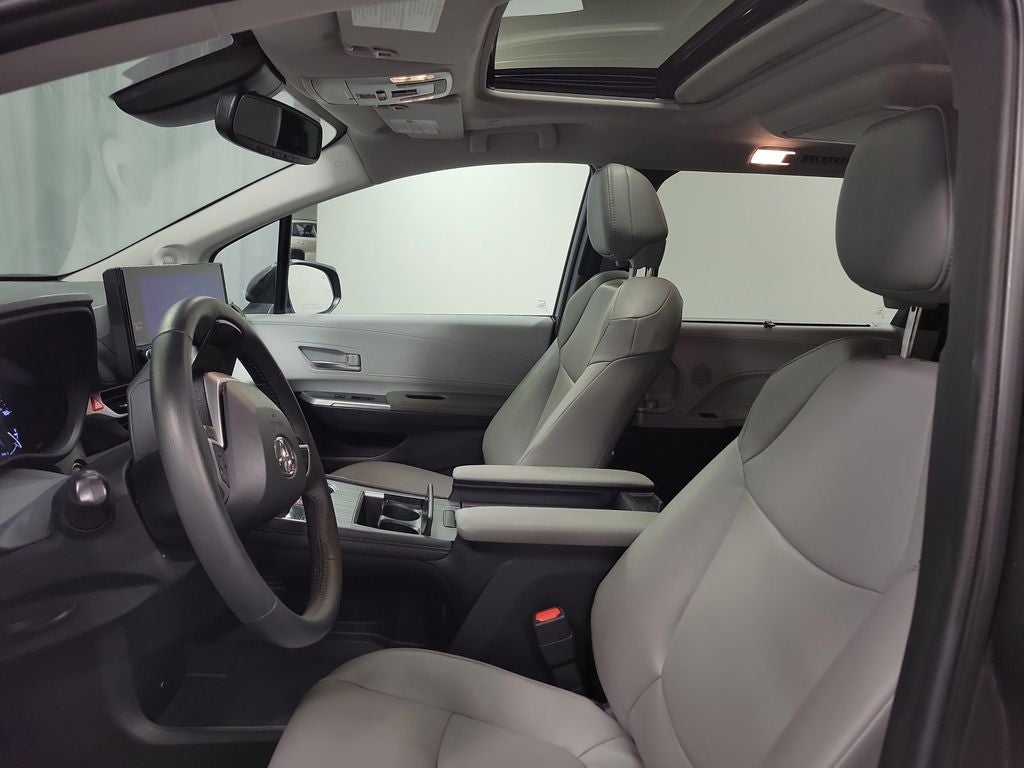 2025 Toyota Sienna XLE 8 Passenger