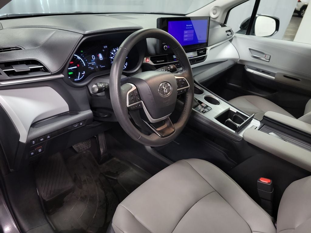 2025 Toyota Sienna XLE 8 Passenger