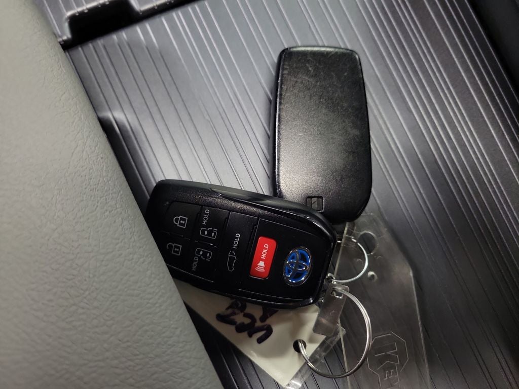 2025 Toyota Sienna XLE 8 Passenger