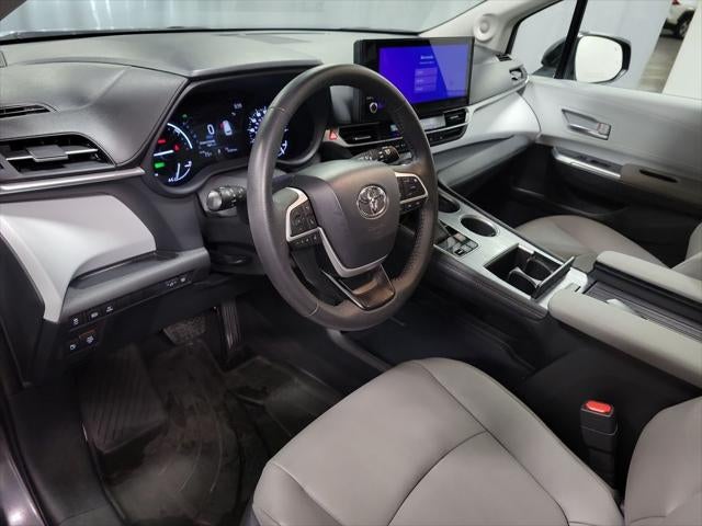 2025 Toyota Sienna XLE 8 Passenger
