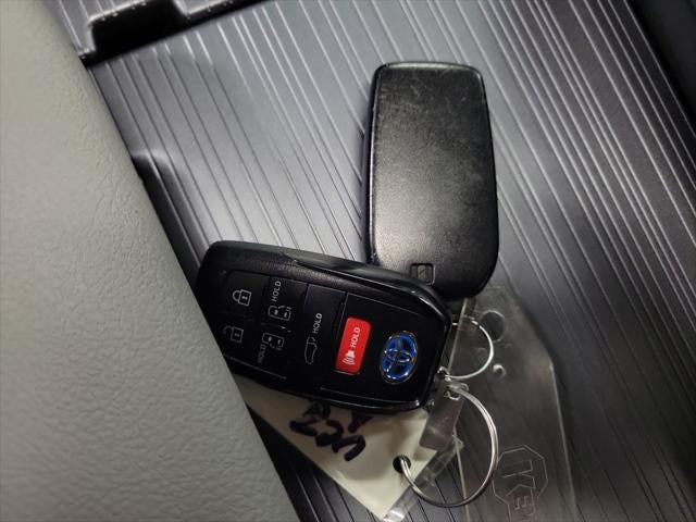 2025 Toyota Sienna XLE 8 Passenger